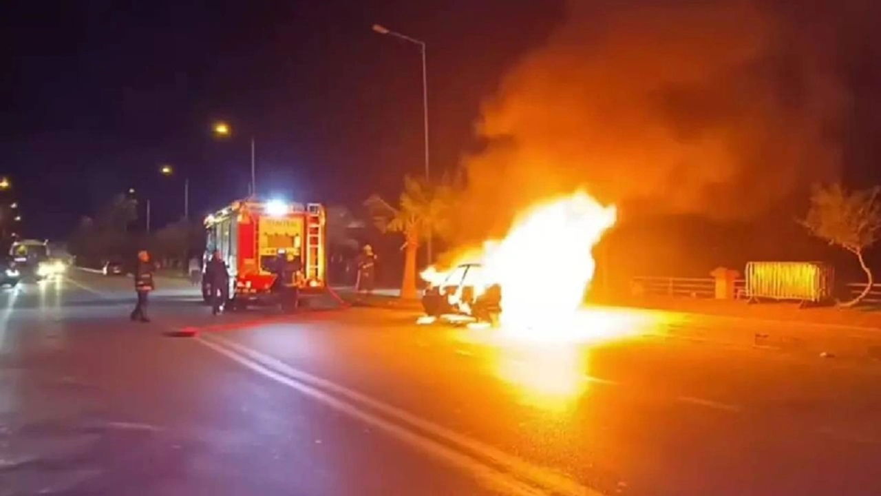 Alanya’da Seyir Halindeki Araç Alev Aldı