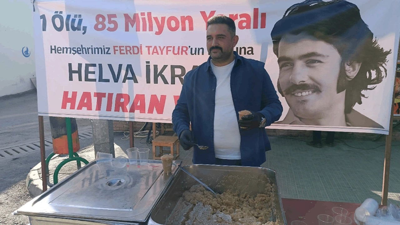 Ferdi Tayfur İçin Adana’da Helva Dağıtıldı‘1 Ölü, 85 Milyon Yaralı